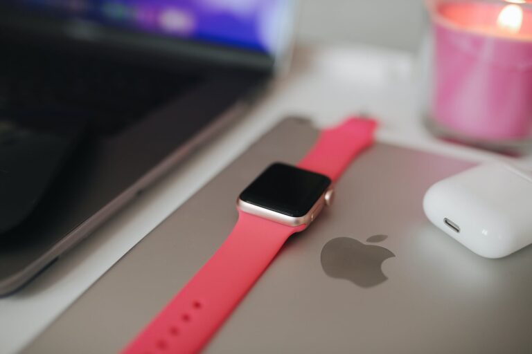 5 Reasons to Buy Apple Watch SE